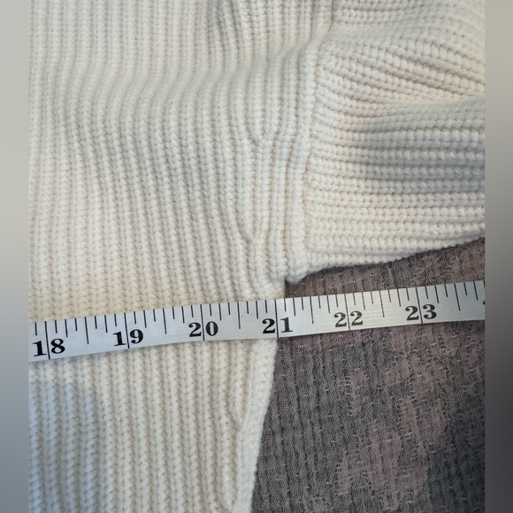 New JCrew Ribbed turtleneck sweater in stretch yarn - Picture 7 of 7